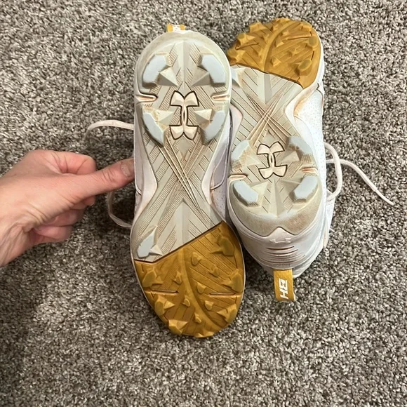 Pre-loved Under Armour Baseball Cleats -Size 5 - Picture 5 of 7